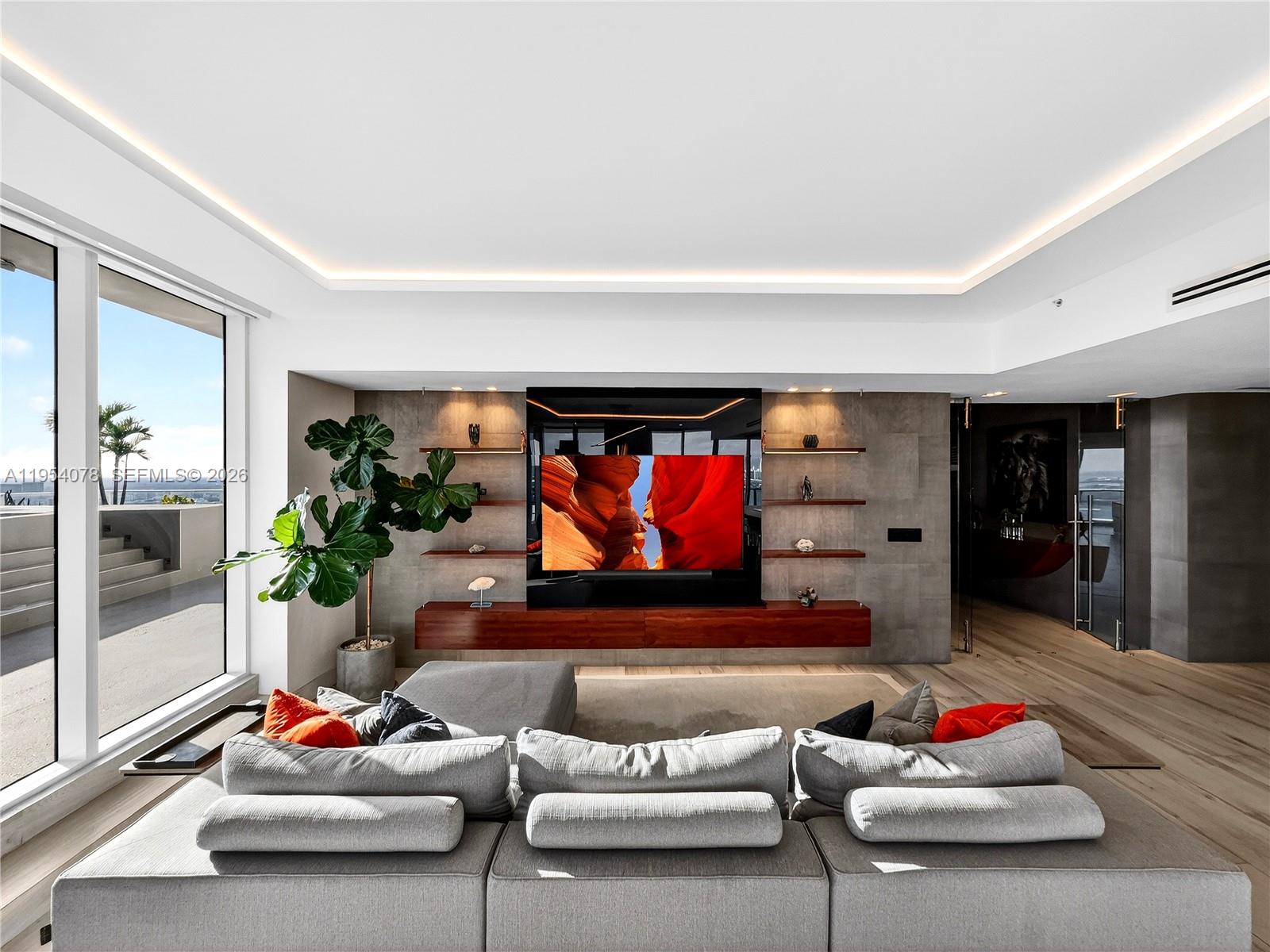2020 N Bayshore Dr # 4104 Unit: PH-4104