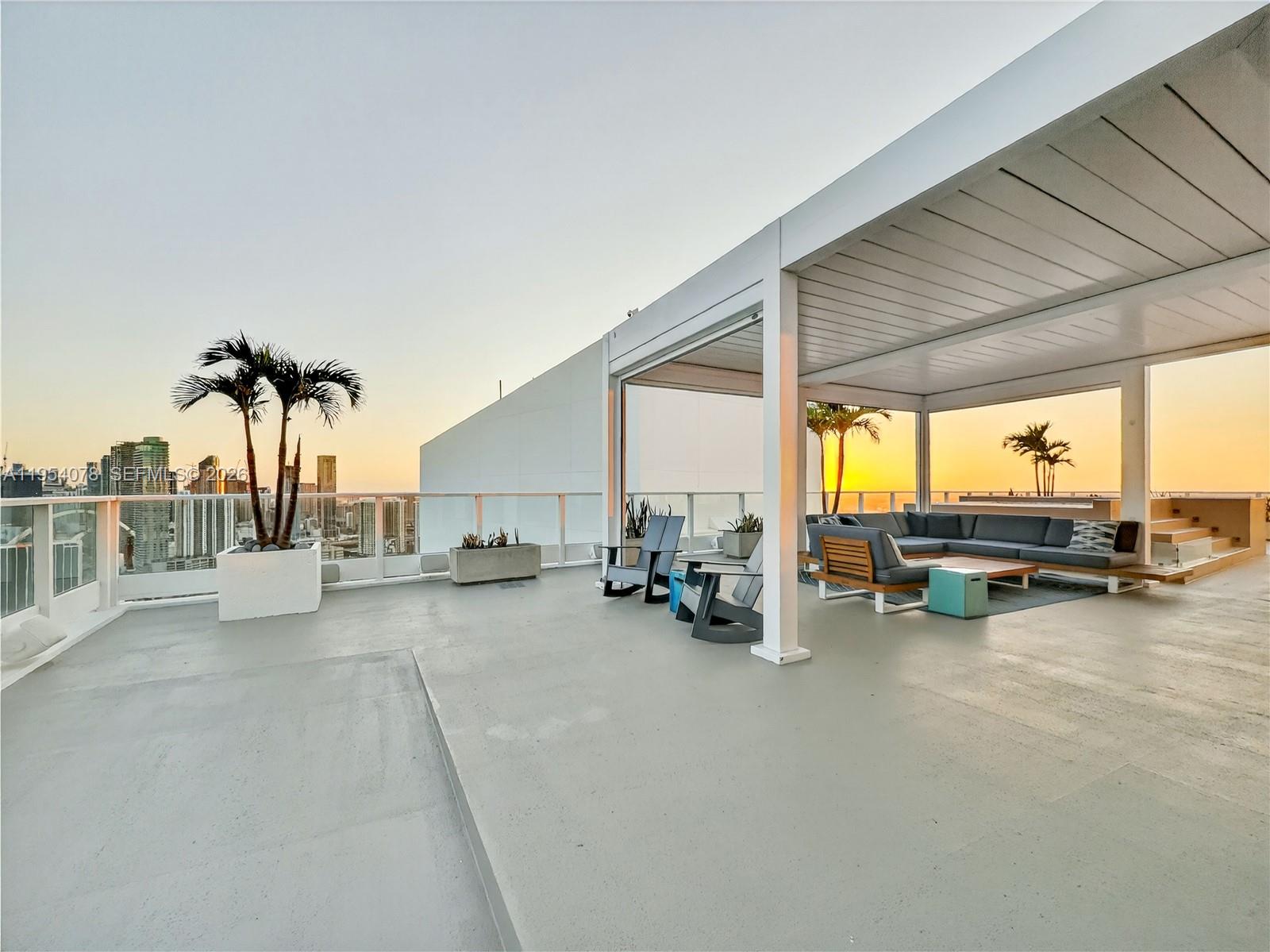 2020 N Bayshore Dr # 4104 Unit: PH-4104