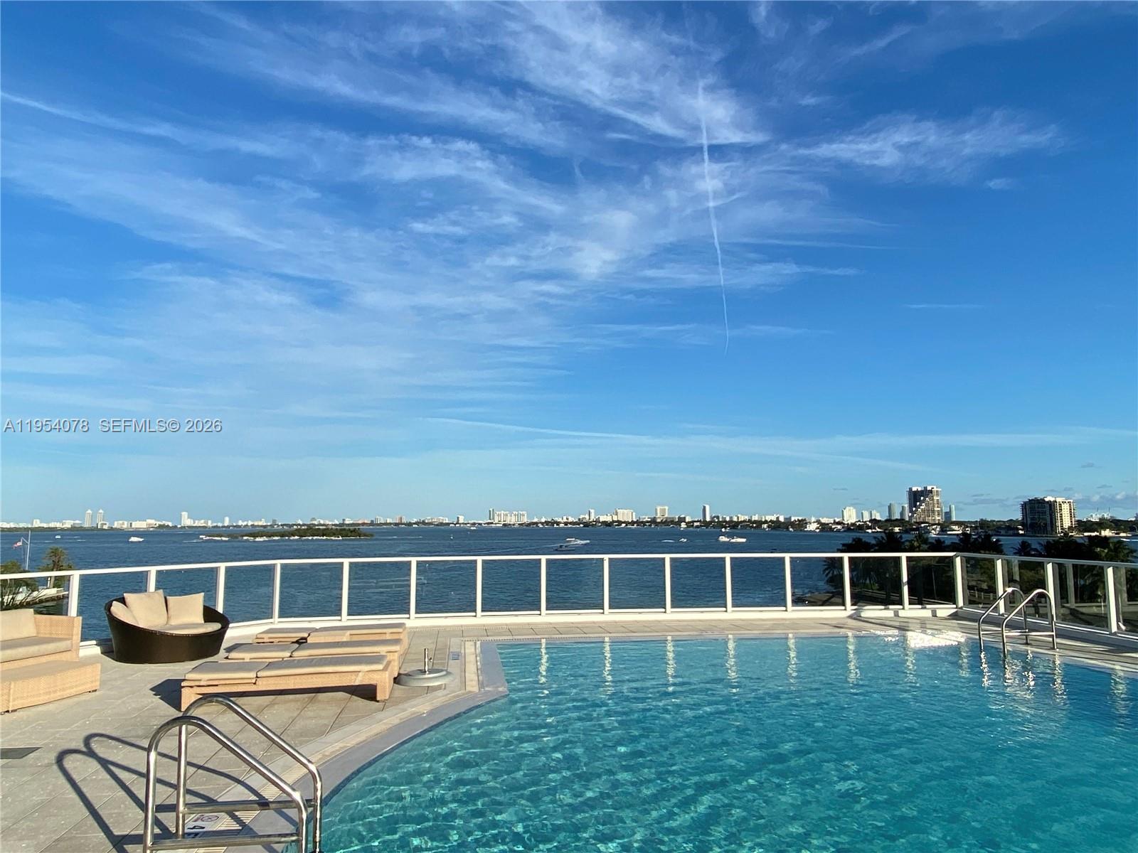 2020 N Bayshore Dr # 4104 Unit: PH-4104