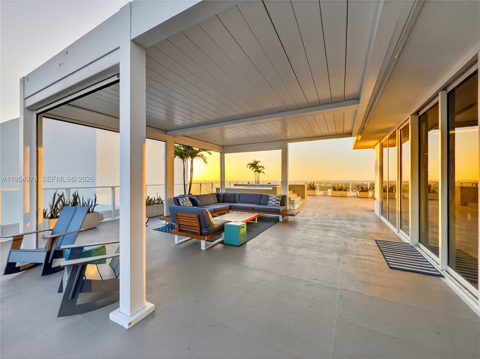 2020 N Bayshore Dr # 4104 Unit: PH-4104