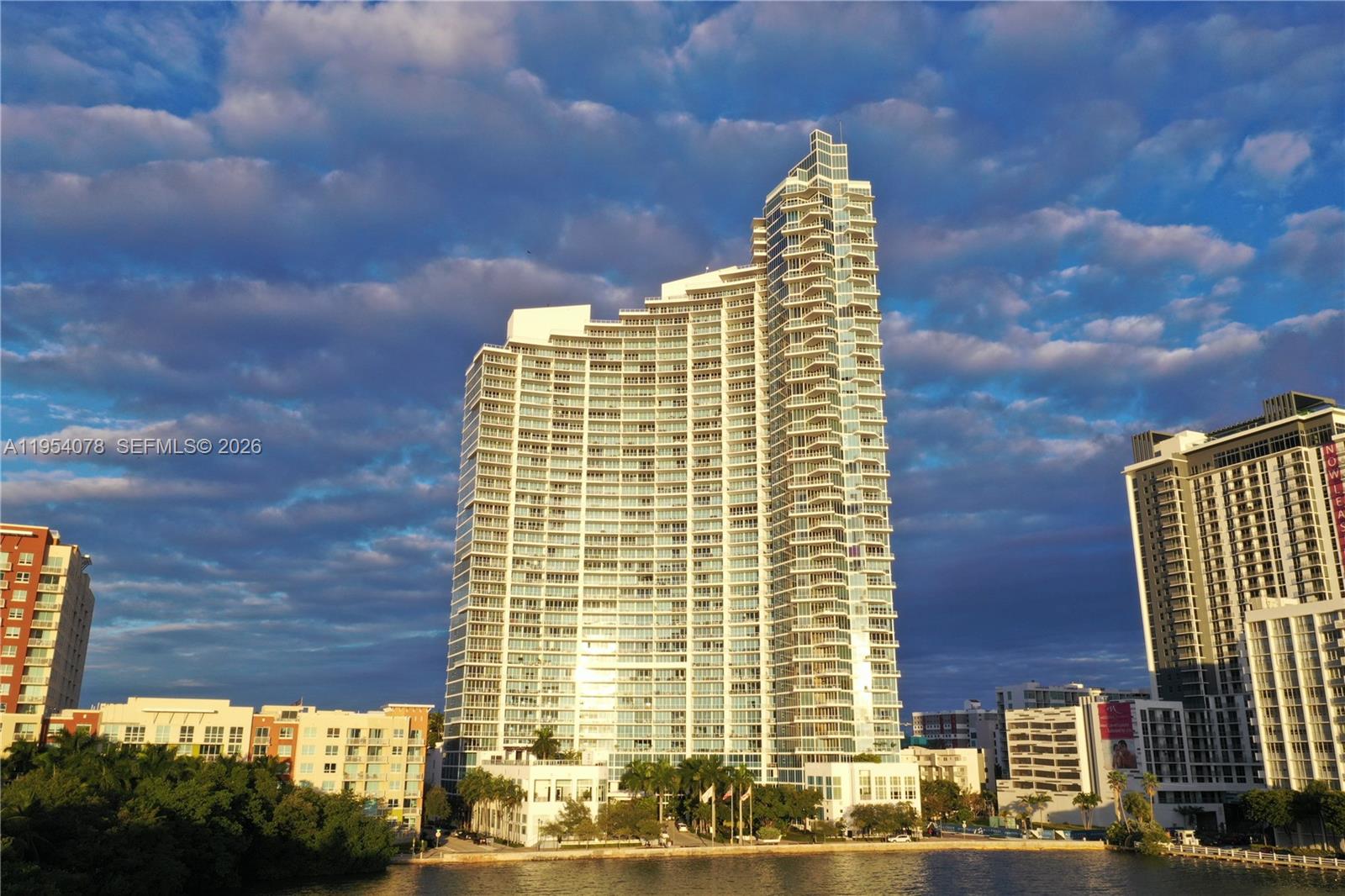 2020 N Bayshore Dr # 4104 Unit: PH-4104