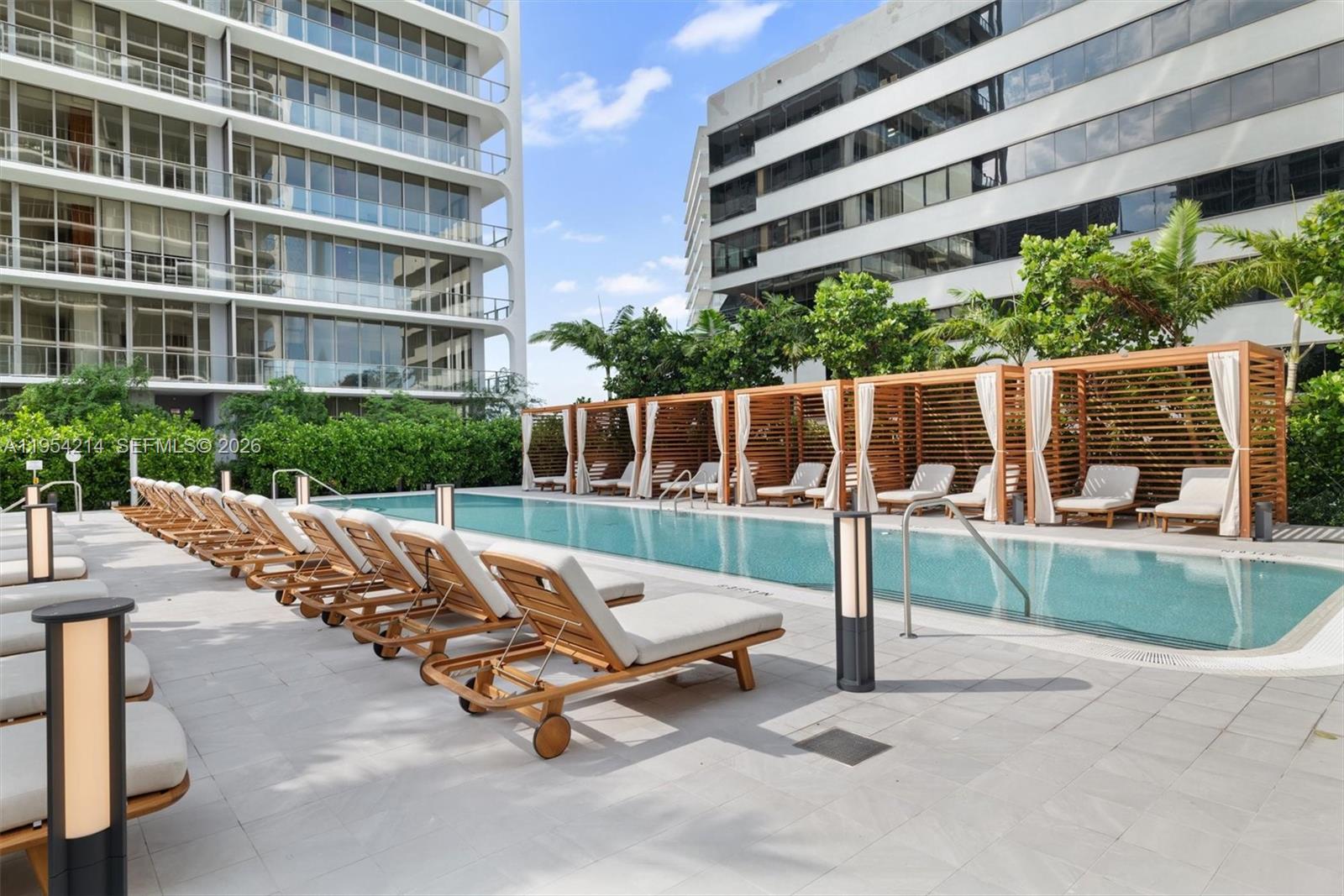 2678 Tigertail Ave # 1609