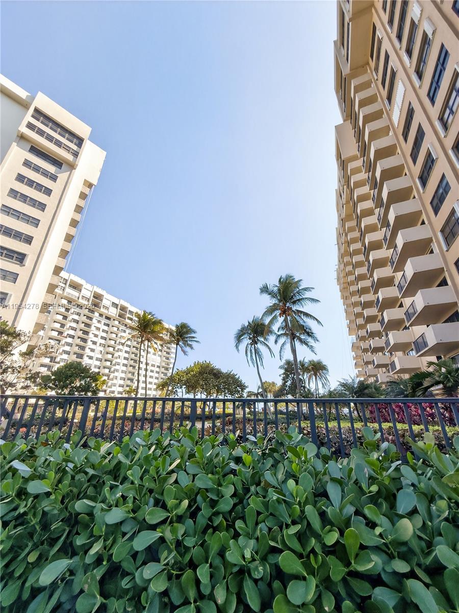 5000 N Ocean Blvd # 1006