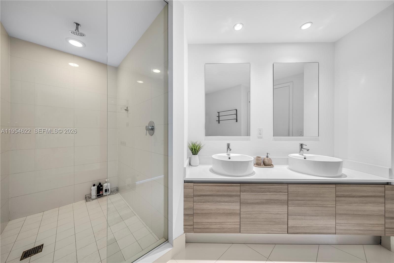 121 NE 34th St # 1704