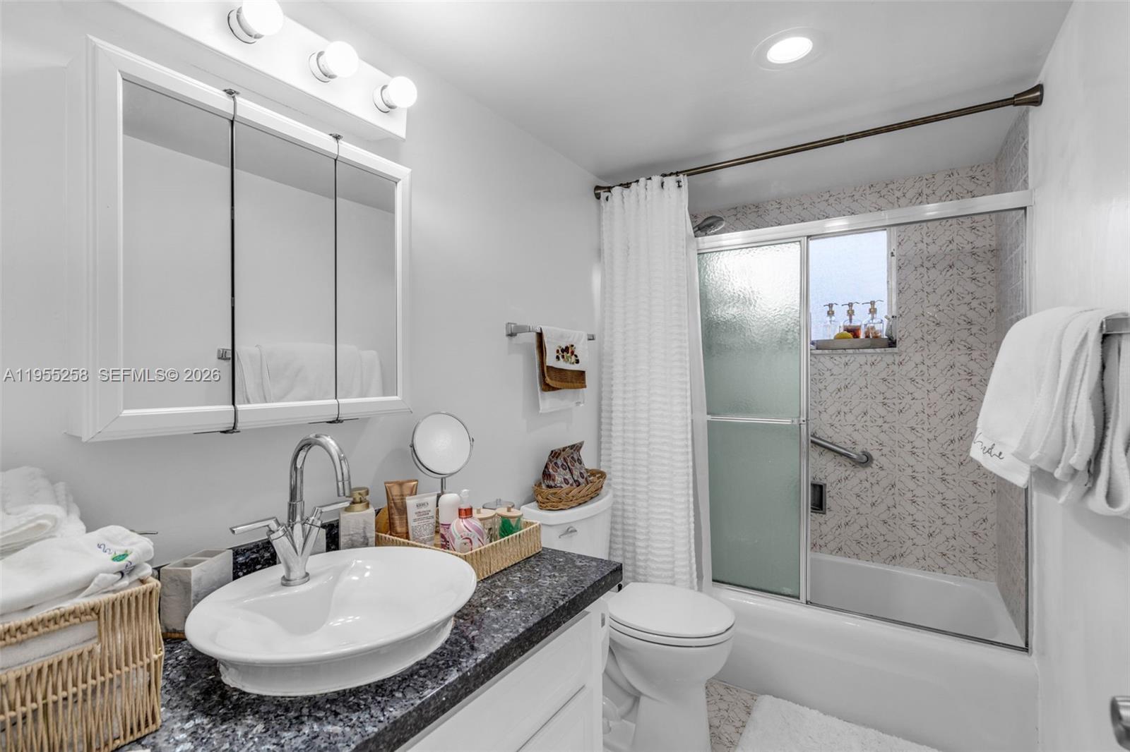 4000 NE 170th St # 200