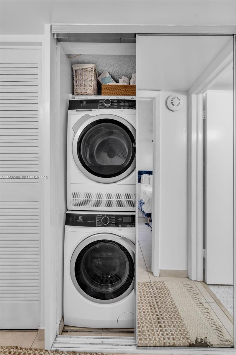 4000 NE 170th St # 200