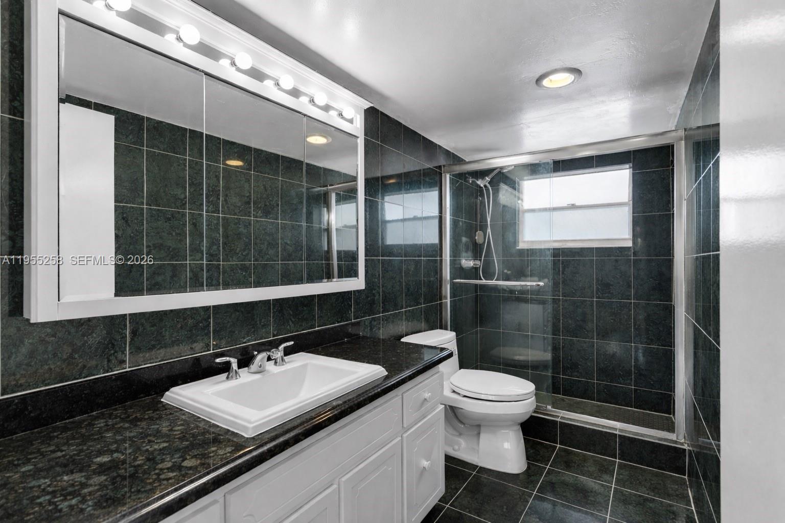 4000 NE 170th St # 200