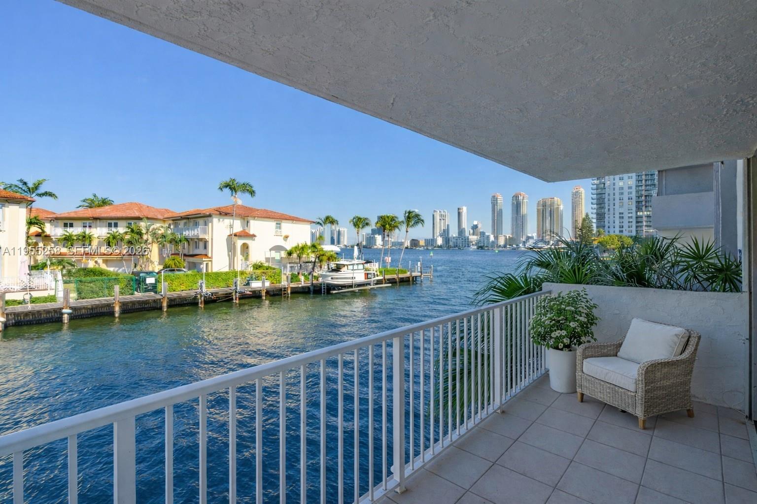 4000 NE 170th St # 200