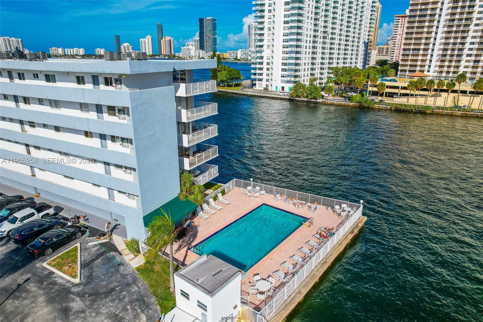 4000 NE 170th St # 200