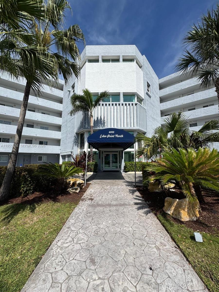 4000 NE 170th St # 200