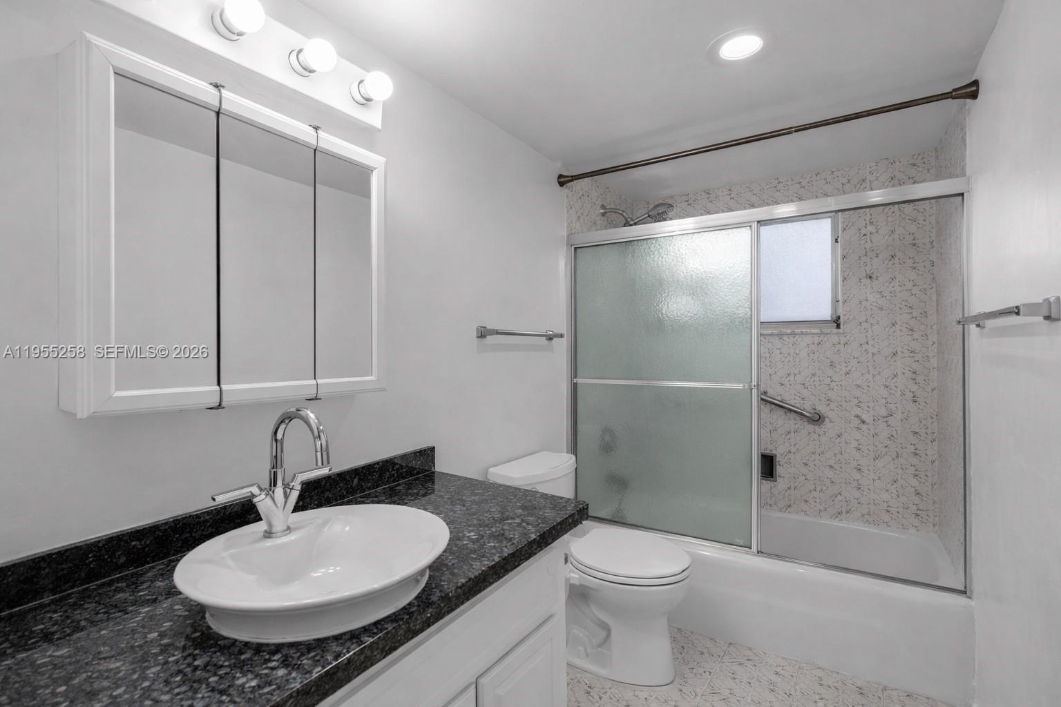 4000 NE 170th St # 200