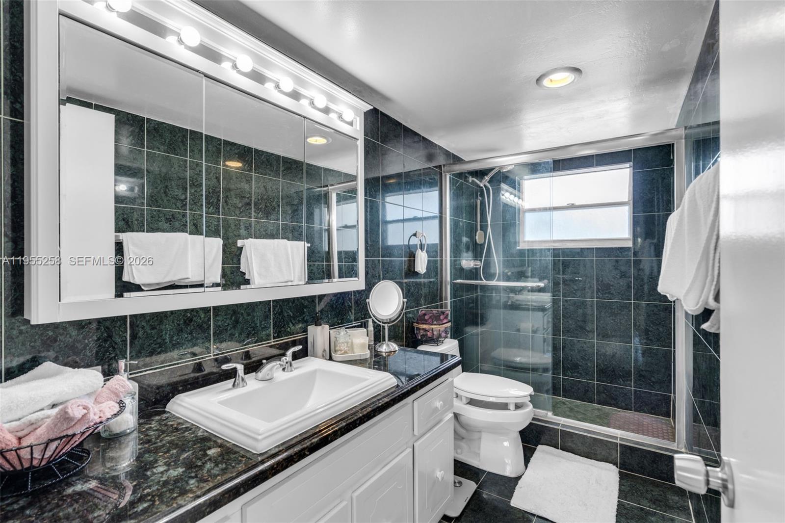 4000 NE 170th St # 200