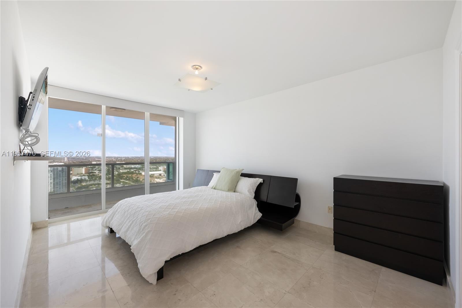 3201 NE 183rd St # 2906