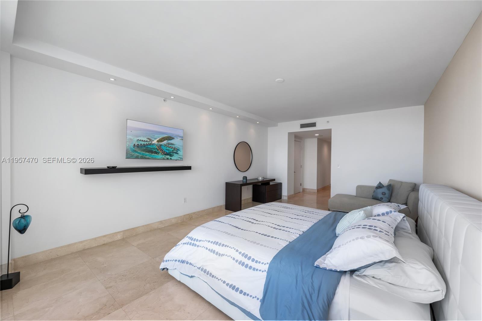 3201 NE 183rd St # 2906