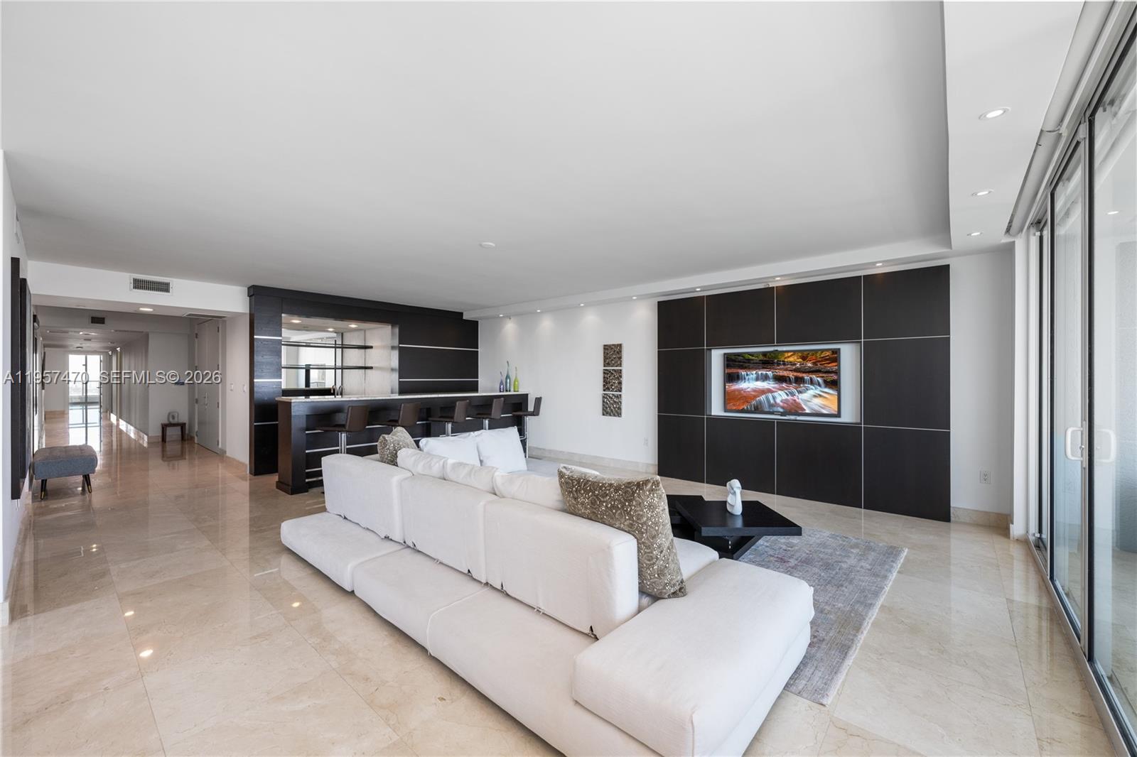 3201 NE 183rd St # 2906