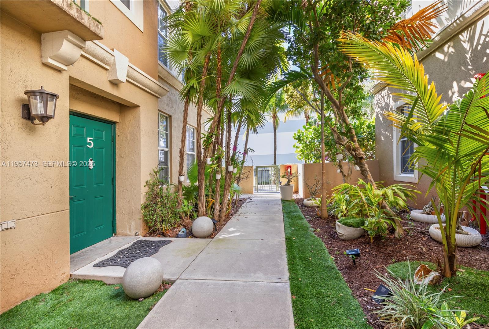 2067 S Ocean Dr Unit: TH5