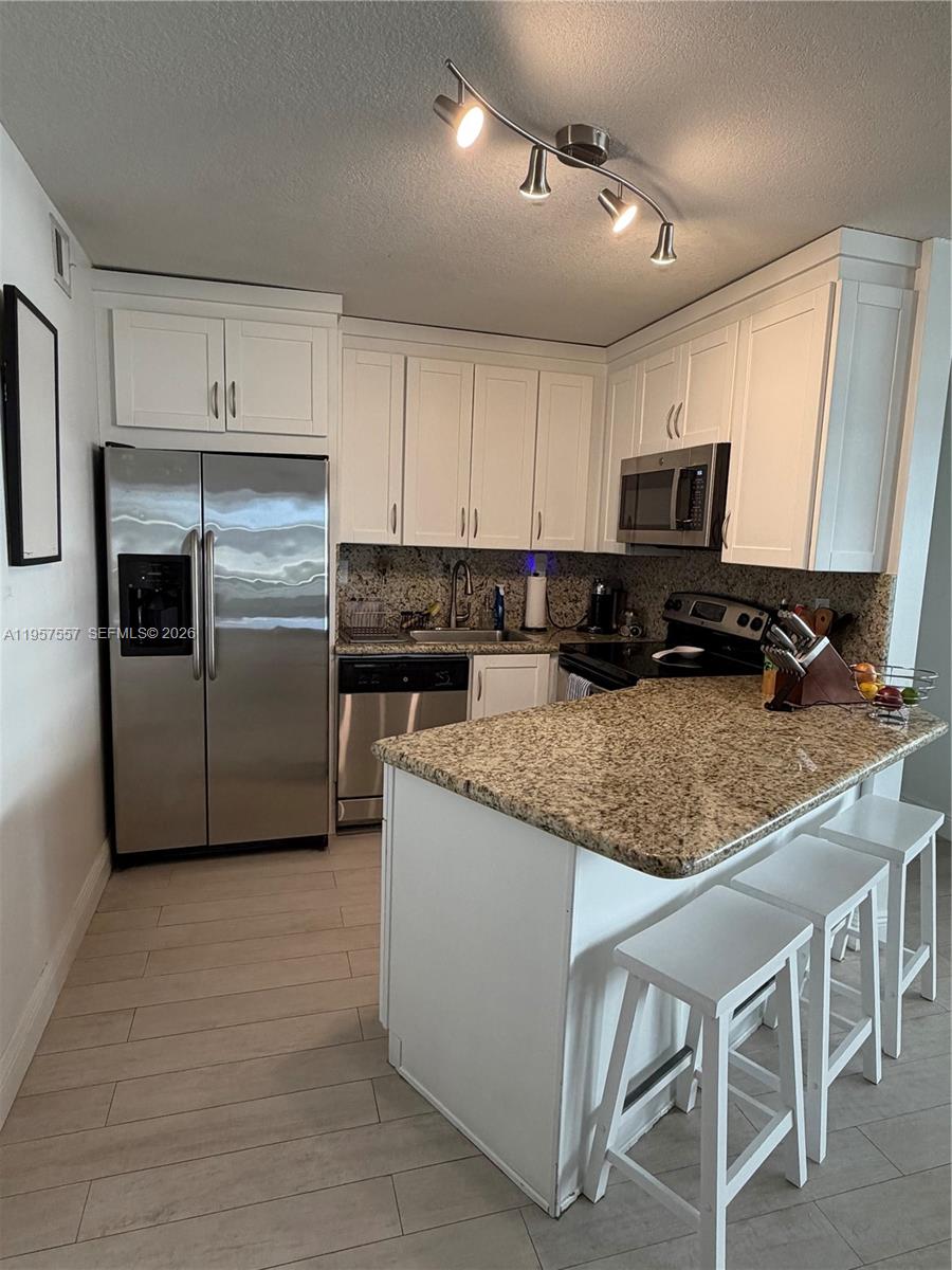 5845 Collins Ave # 106