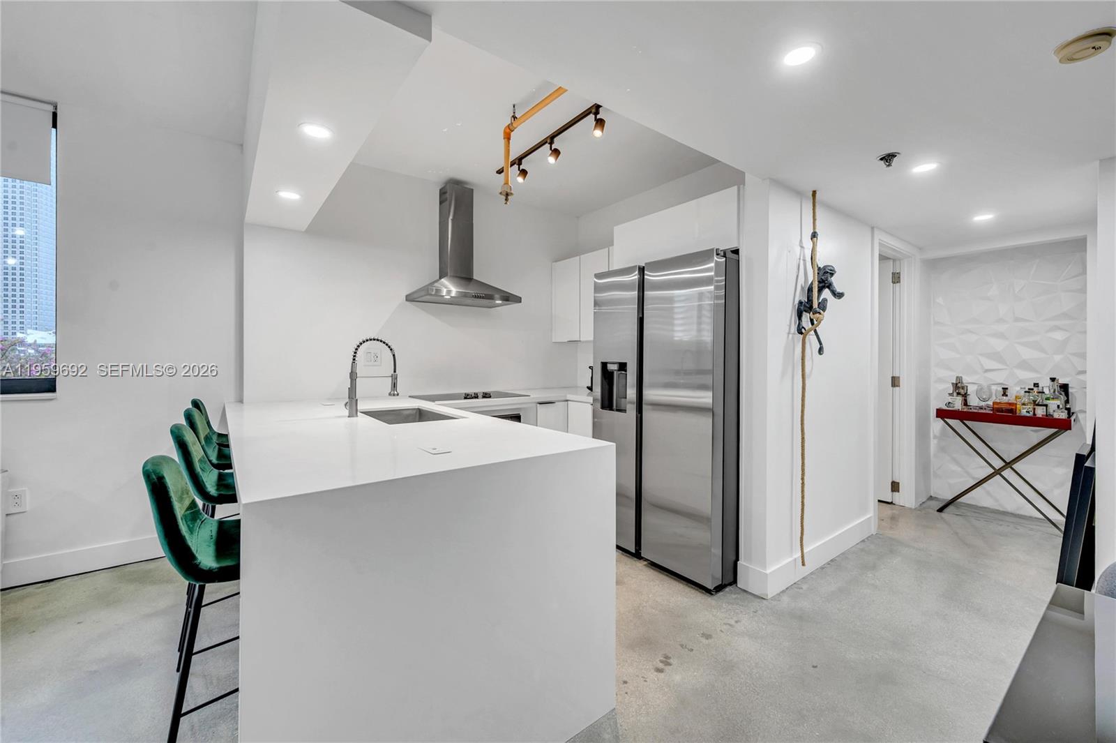 540 Brickell Key Dr # 409