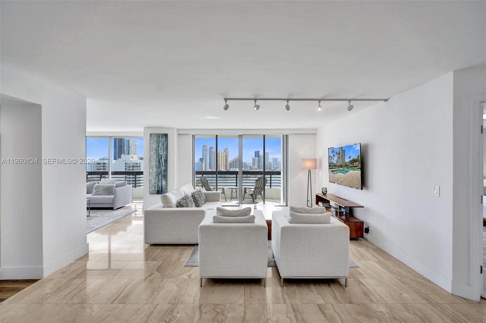 3500 Mystic Pointe Dr # 3206