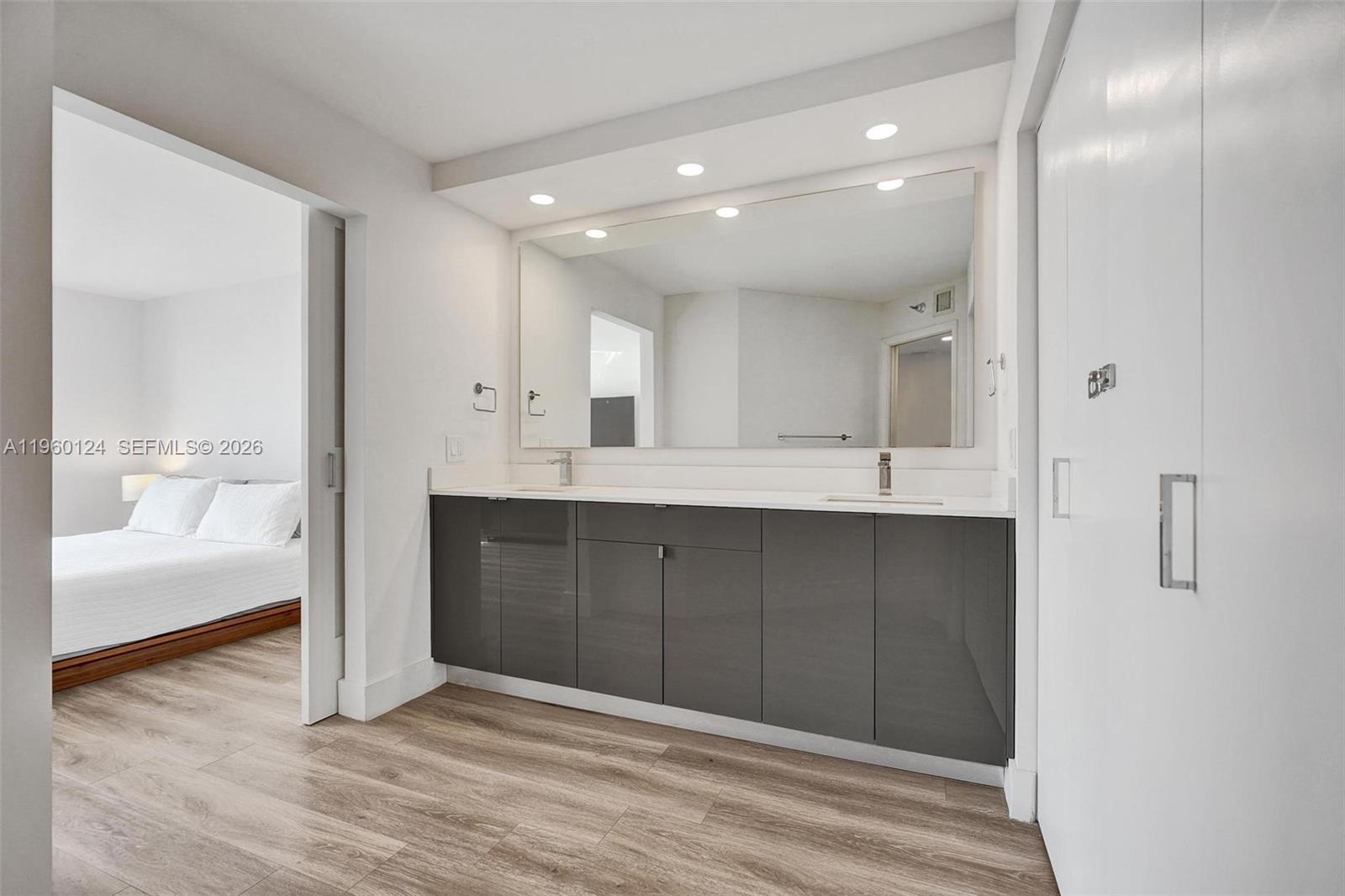 3500 Mystic Pointe Dr # 3206