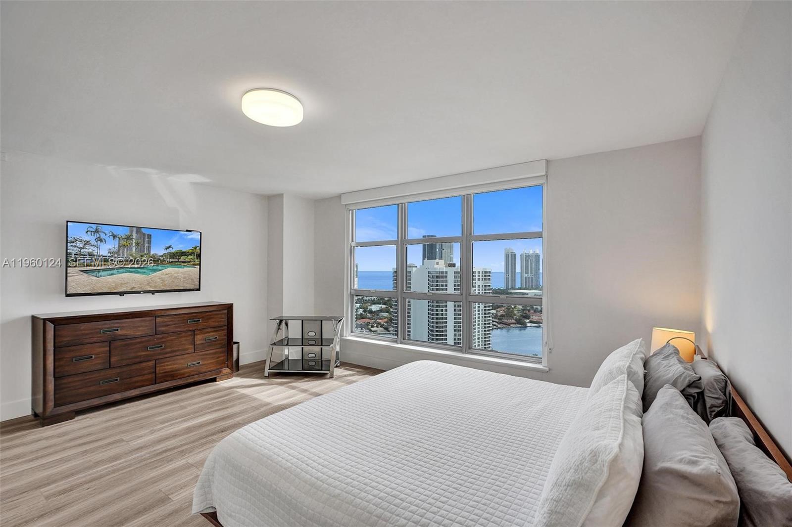 3500 Mystic Pointe Dr # 3206