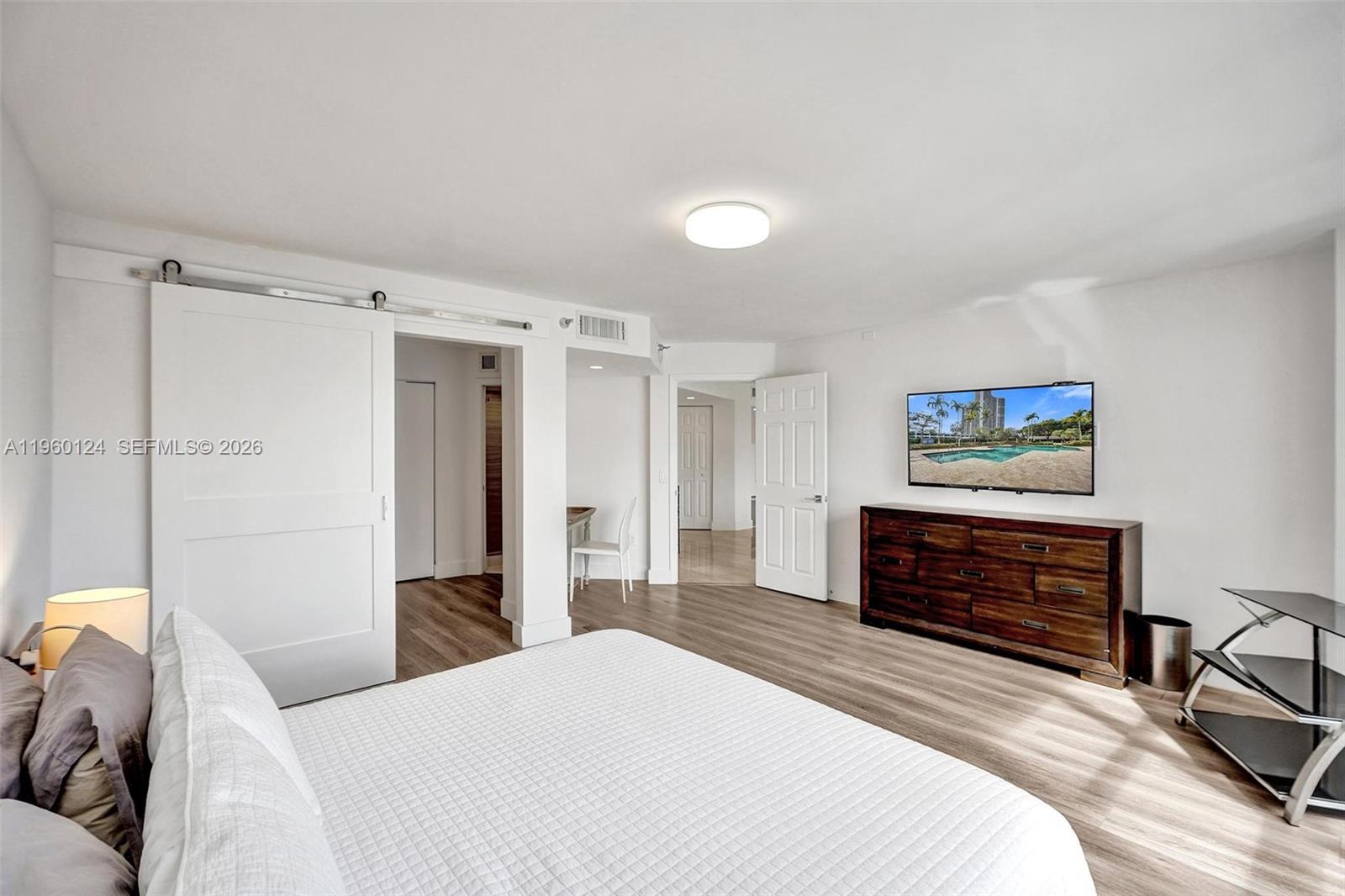 3500 Mystic Pointe Dr # 3206