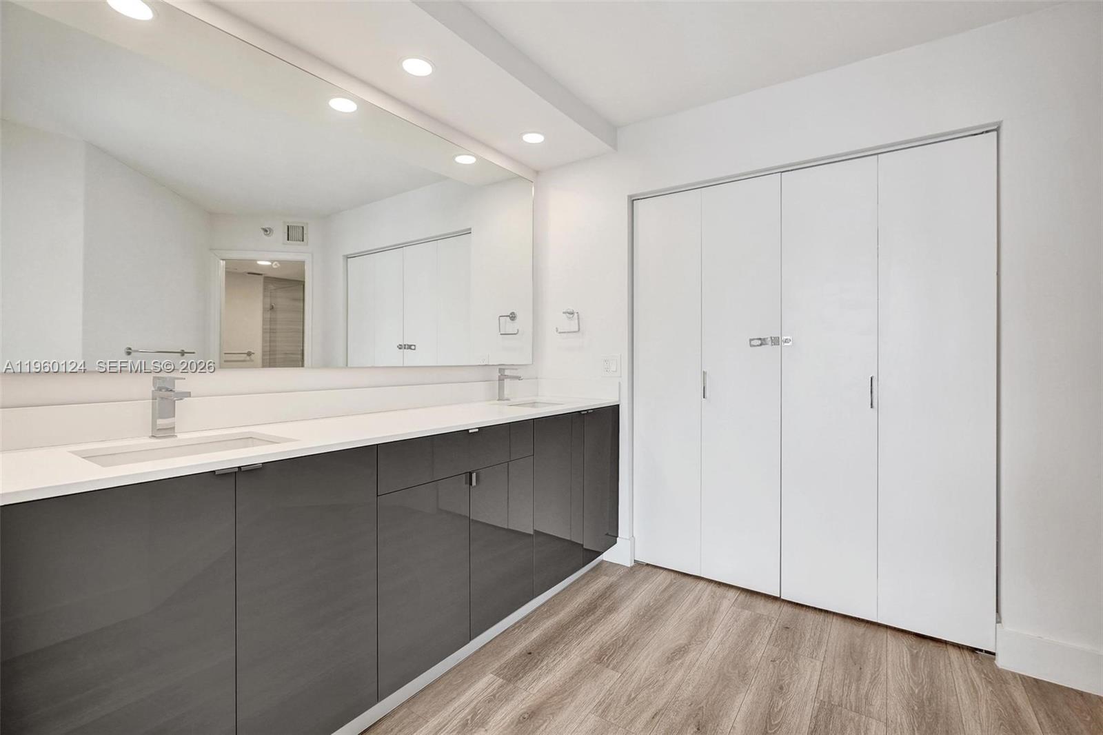 3500 Mystic Pointe Dr # 3206