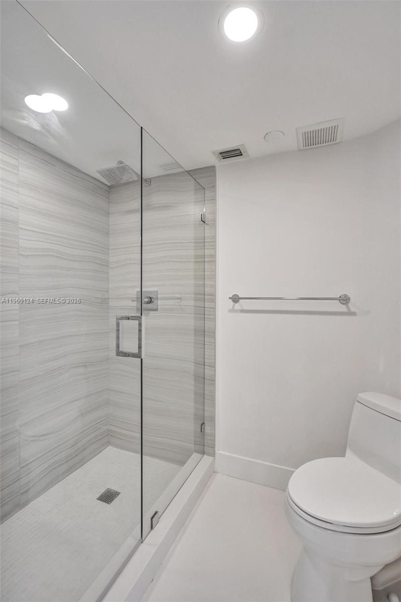 3500 Mystic Pointe Dr # 3206