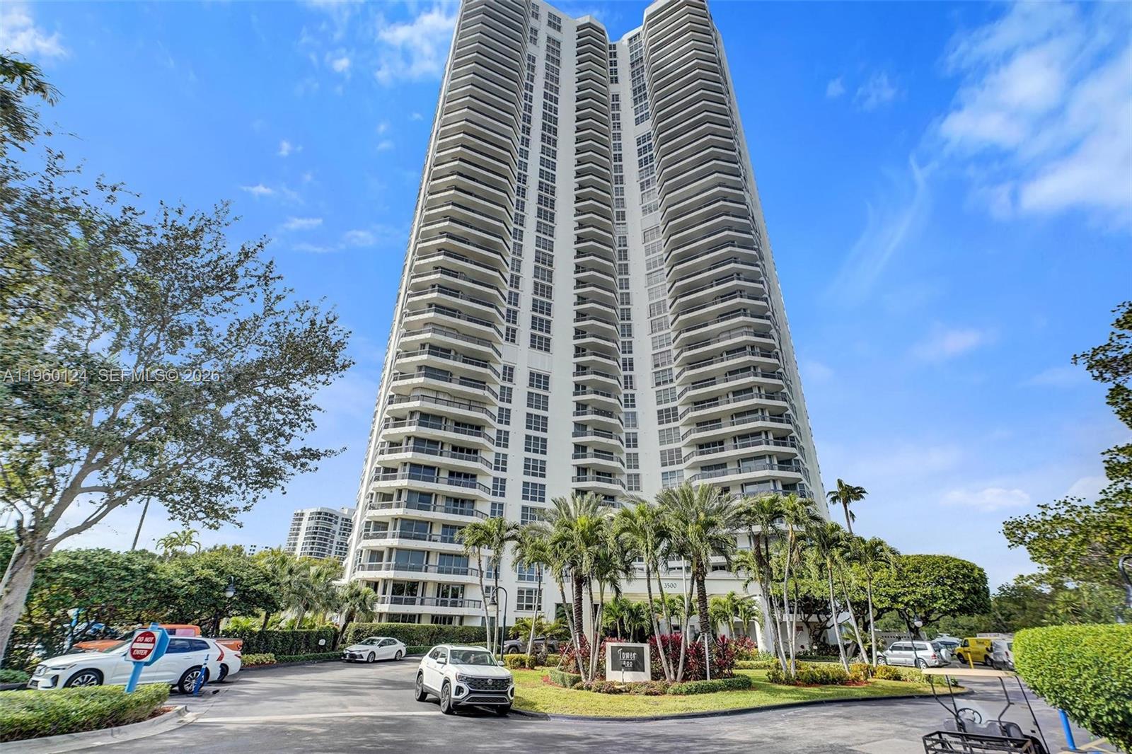 3500 Mystic Pointe Dr # 3206