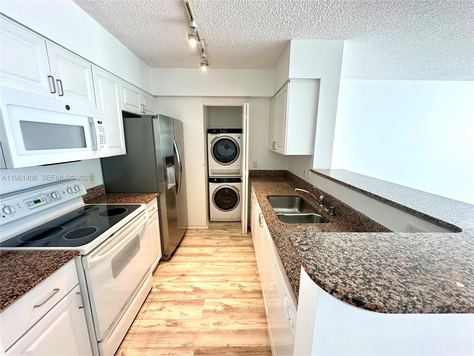 1155 Brickell Bay Dr # 607