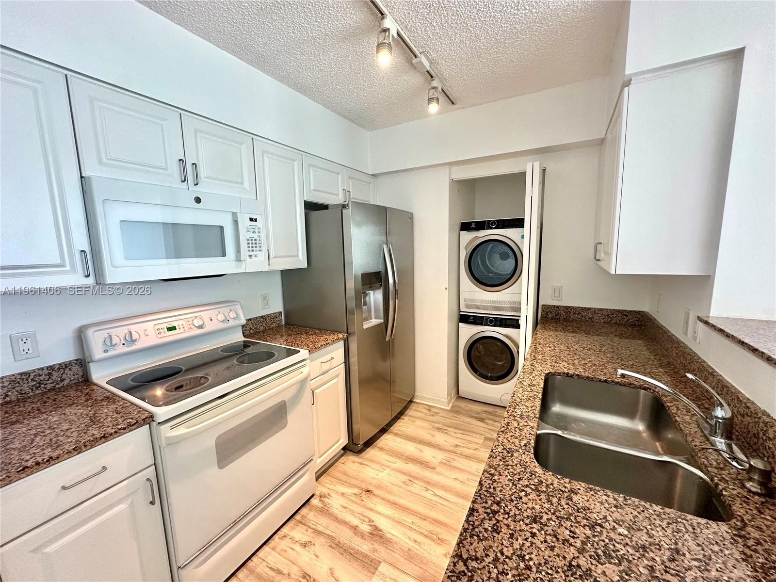 1155 Brickell Bay Dr # 607