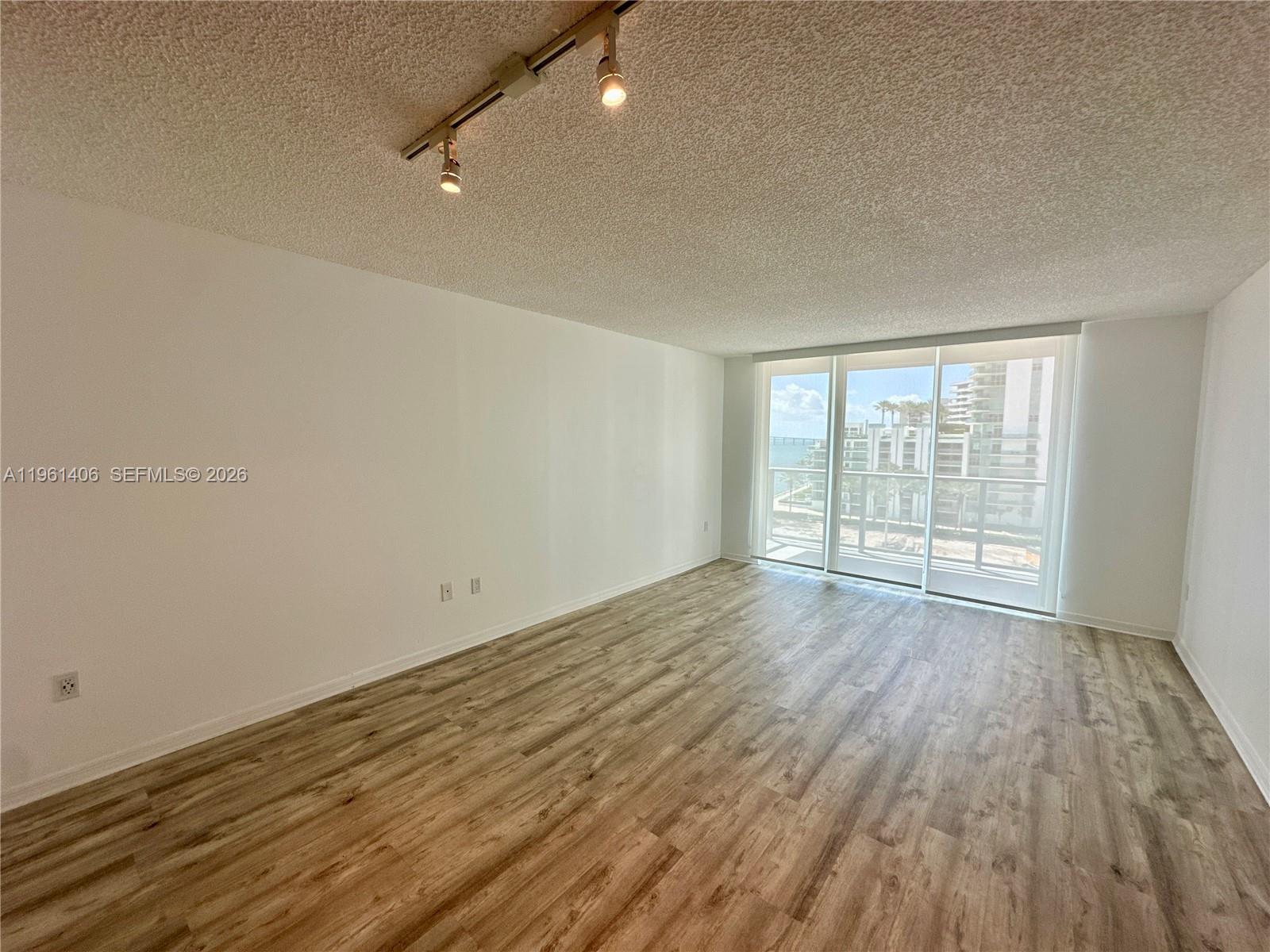 1155 Brickell Bay Dr # 607