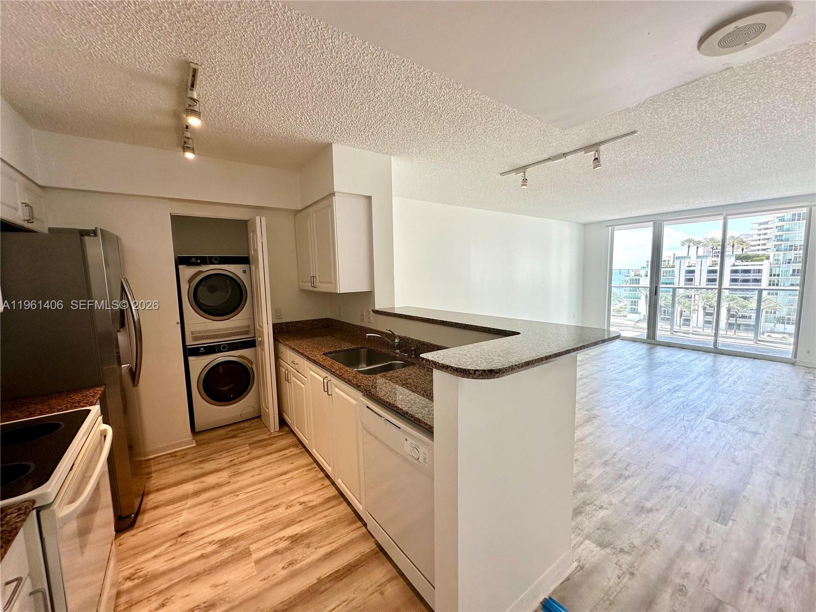1155 Brickell Bay Dr # 607
