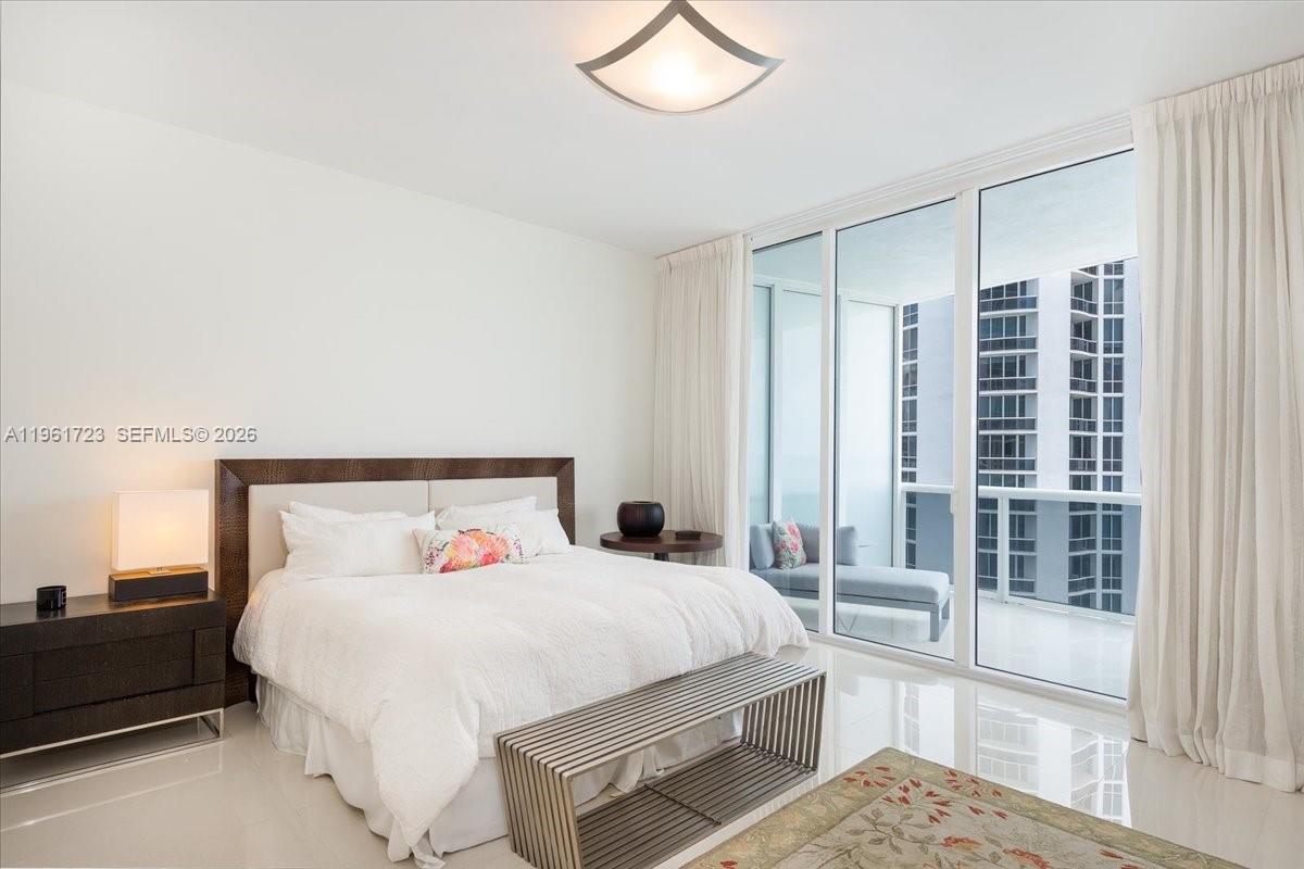 15811 Collins Ave # 1502