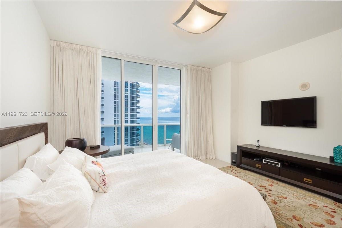 15811 Collins Ave # 1502
