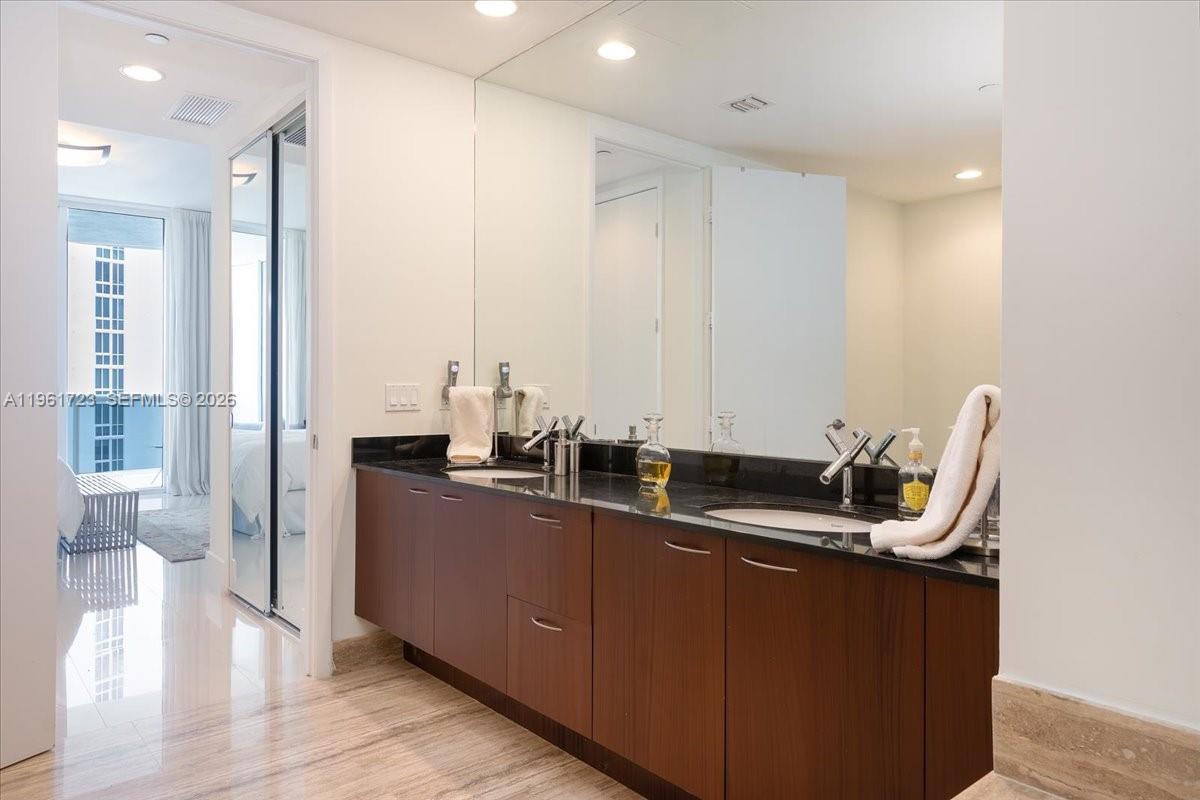 15811 Collins Ave # 1502