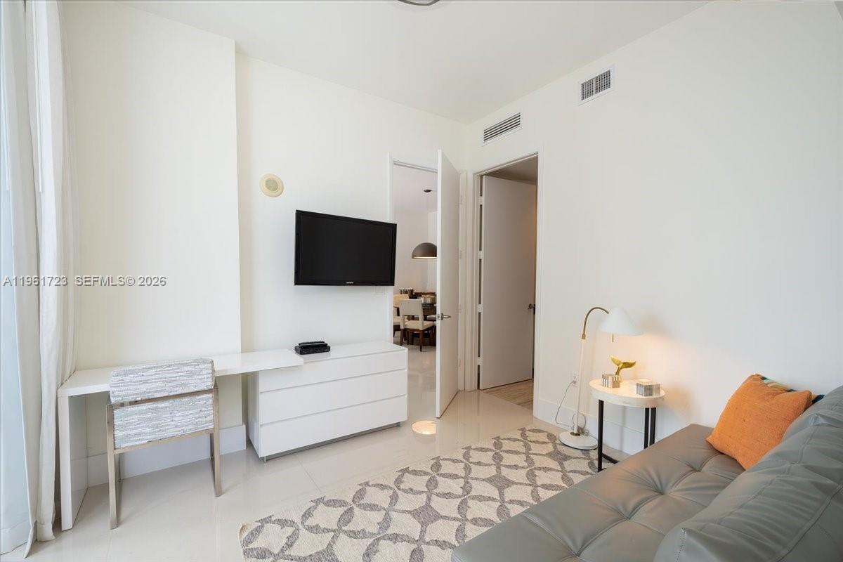 15811 Collins Ave # 1502