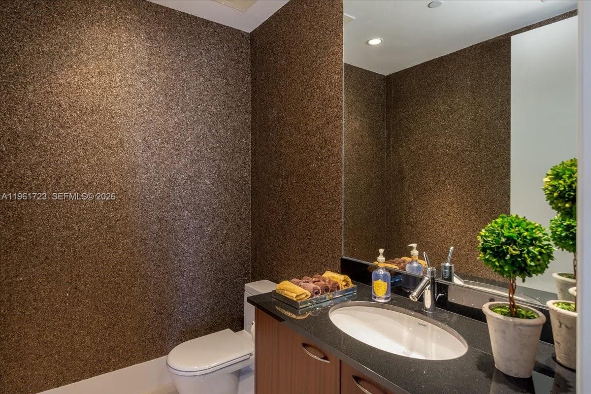 15811 Collins Ave # 1502