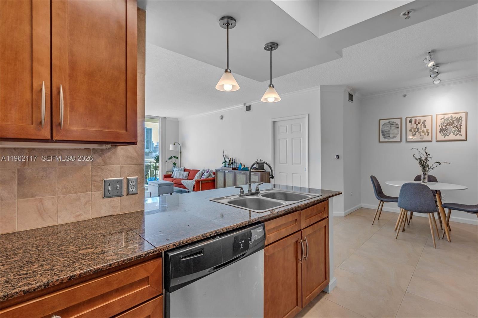 2000 N Bayshore Dr # 909