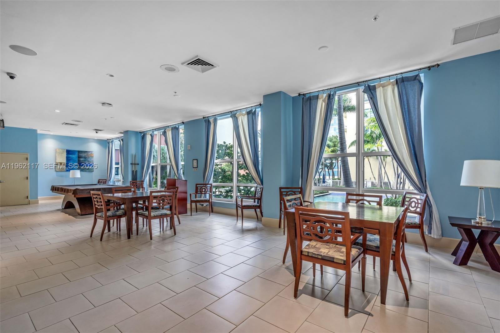 2000 N Bayshore Dr # 909