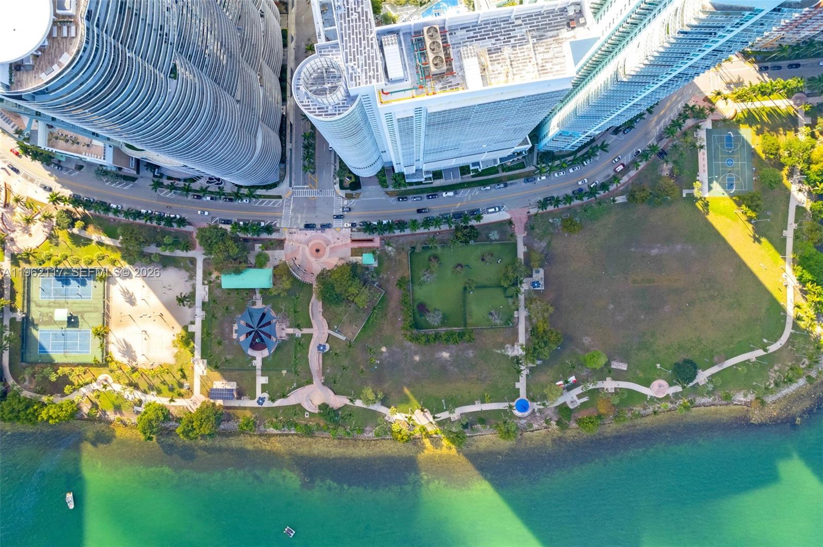 2000 N Bayshore Dr # 909