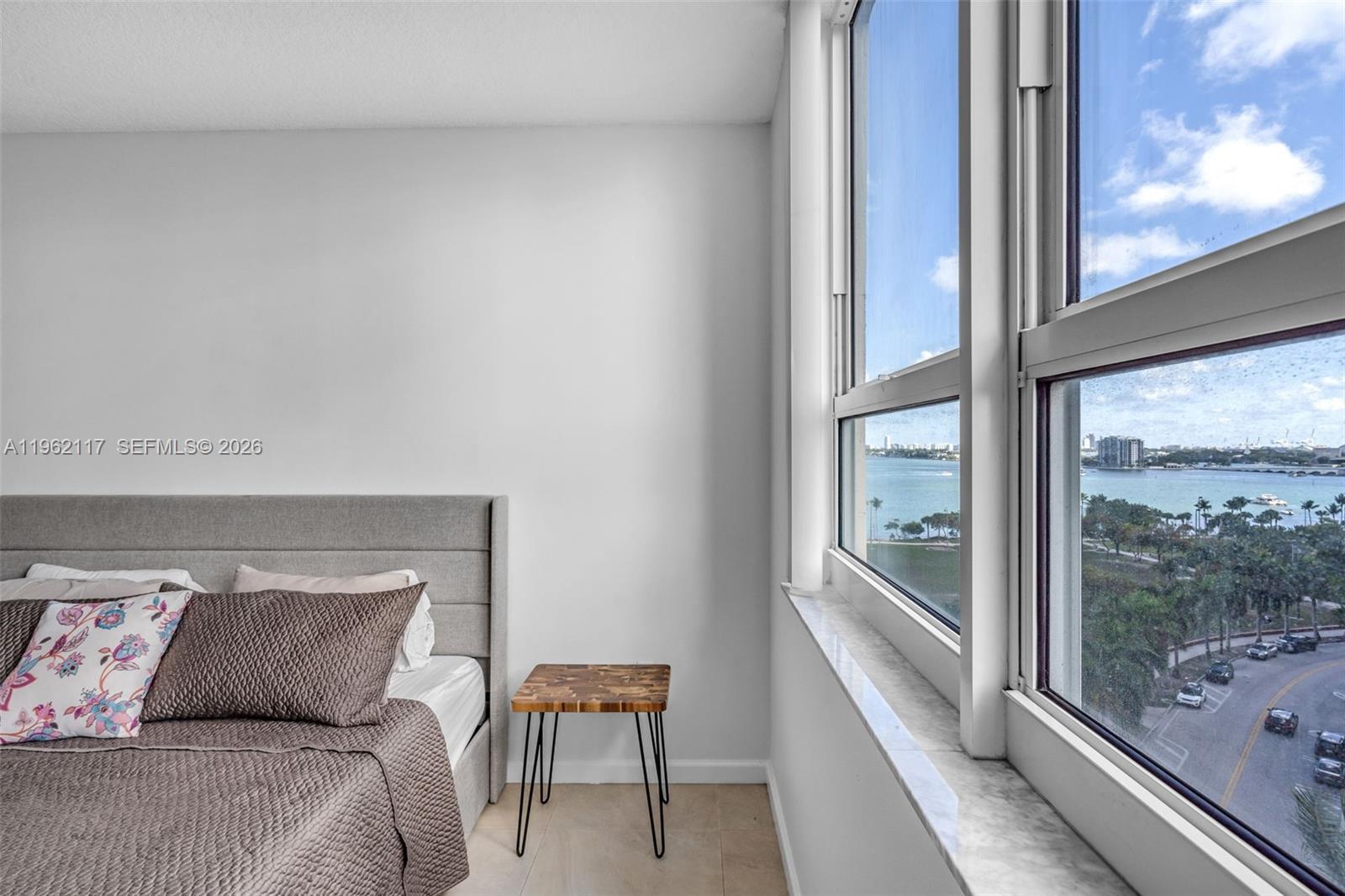 2000 N Bayshore Dr # 909