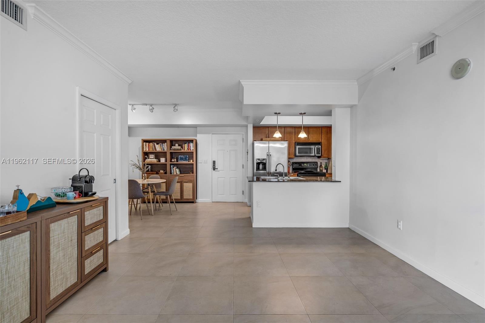 2000 N Bayshore Dr # 909