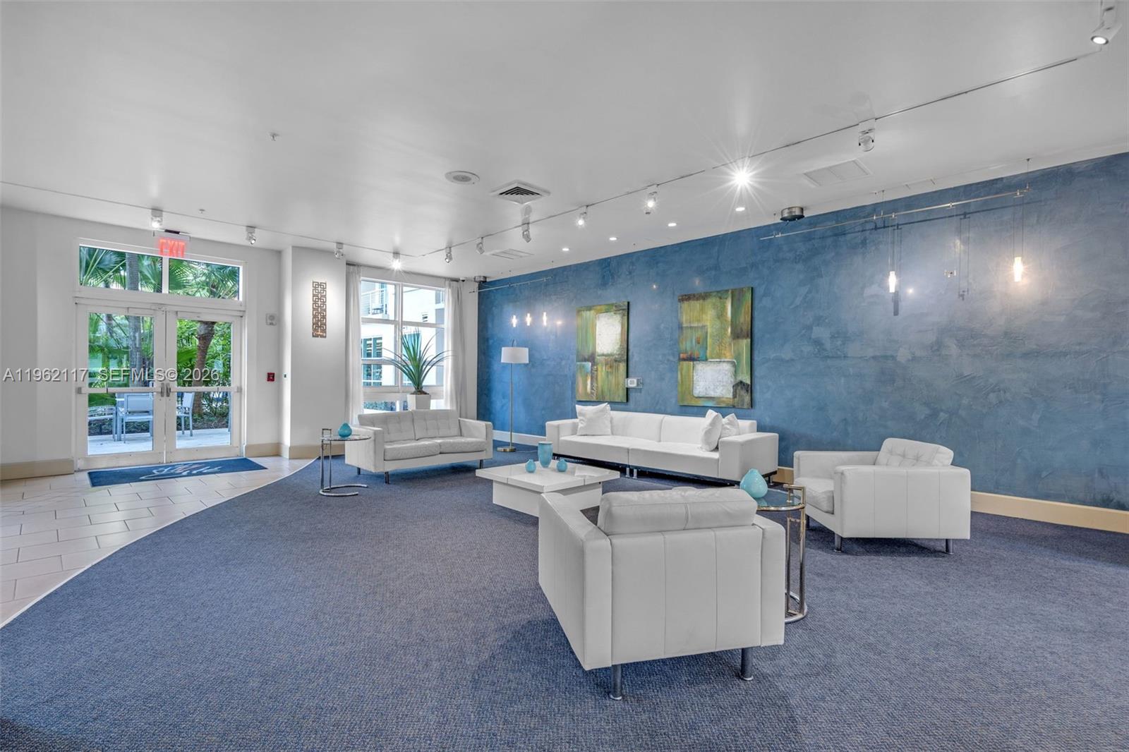 2000 N Bayshore Dr # 909