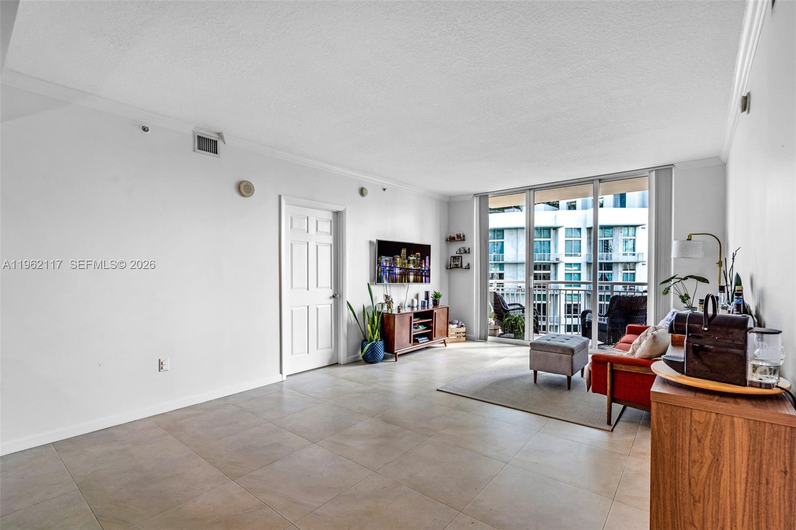 2000 N Bayshore Dr # 909