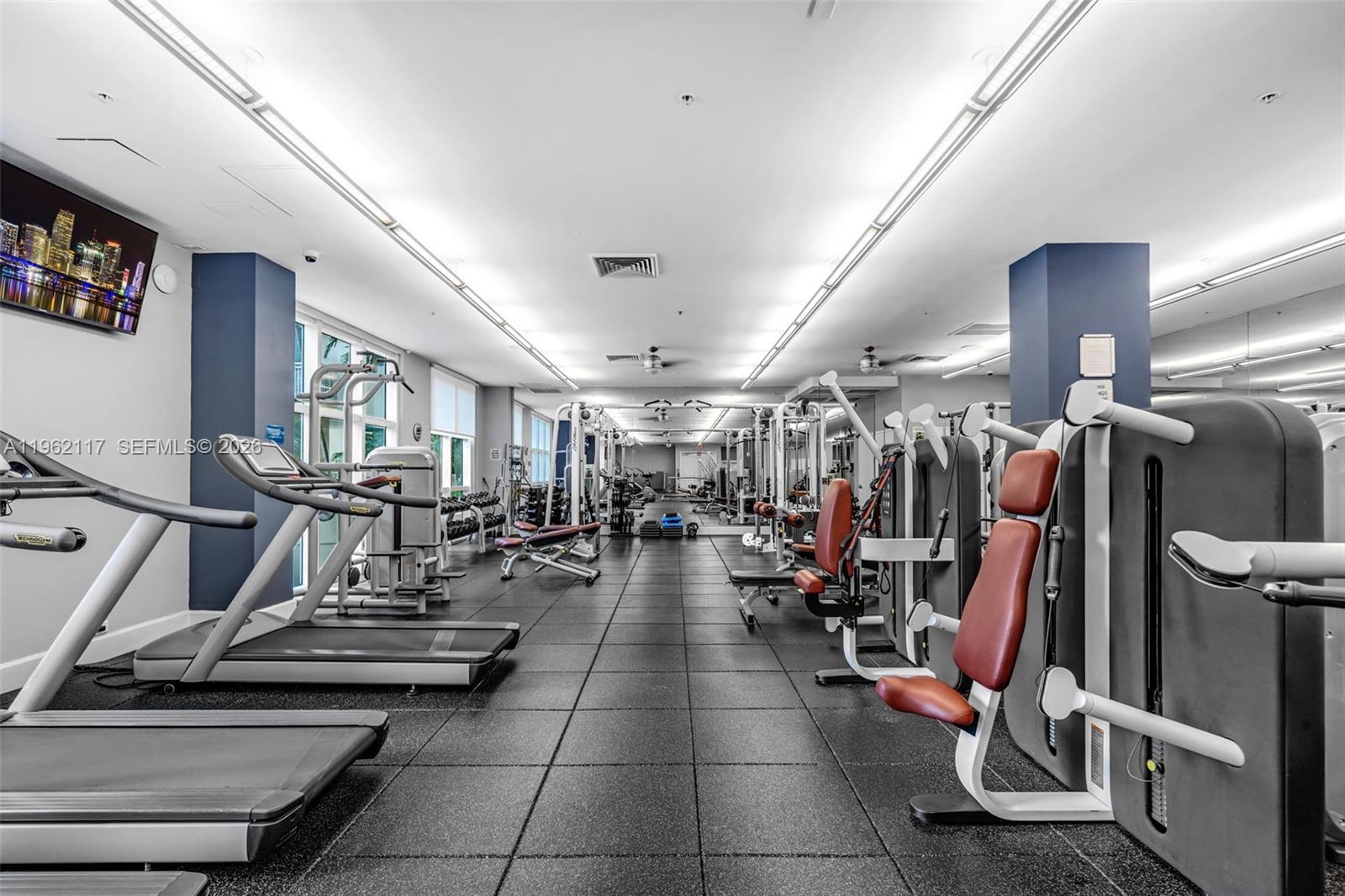 2000 N Bayshore Dr # 909