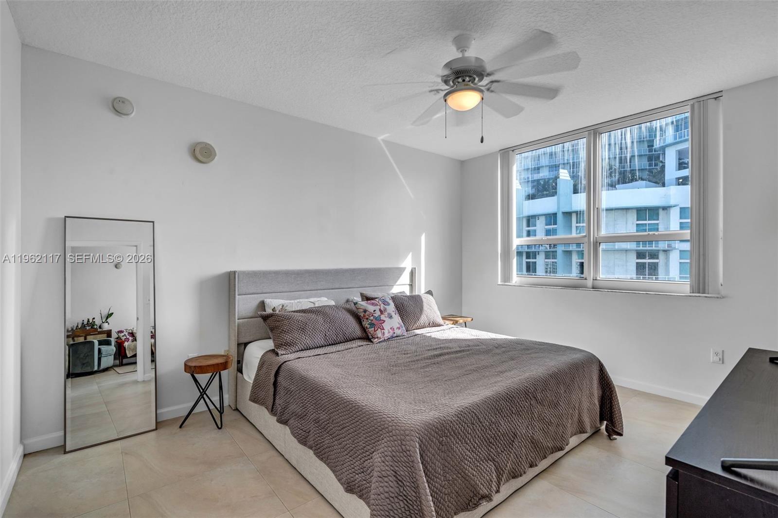 2000 N Bayshore Dr # 909