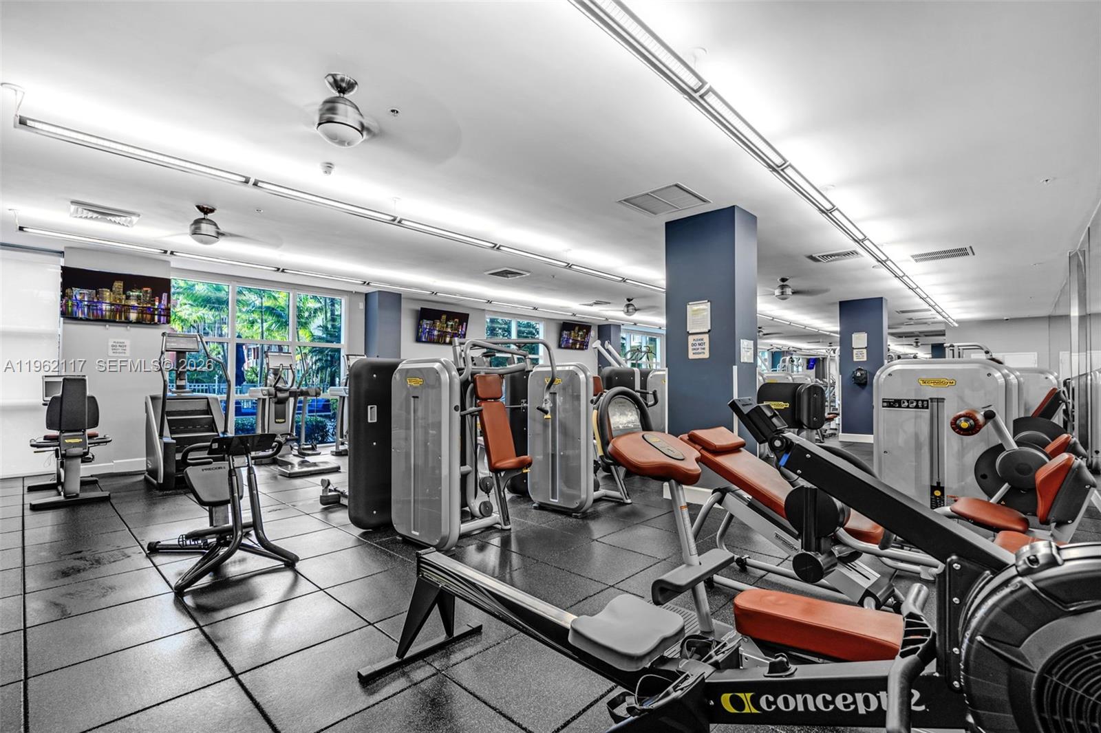 2000 N Bayshore Dr # 909