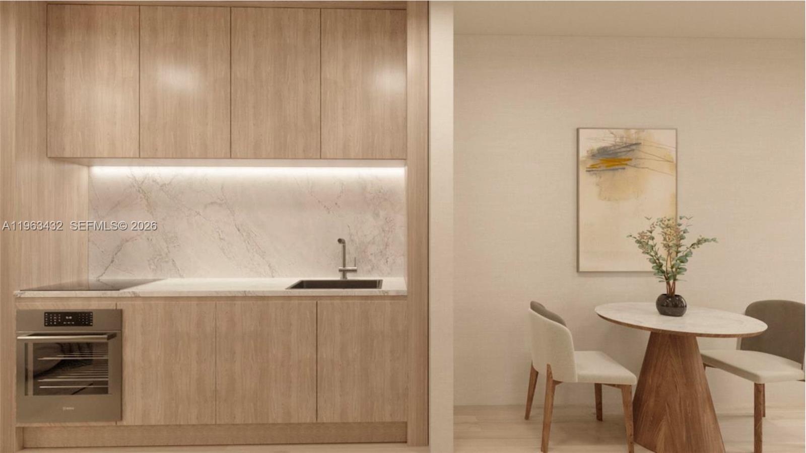 260 Collins Ave # 204