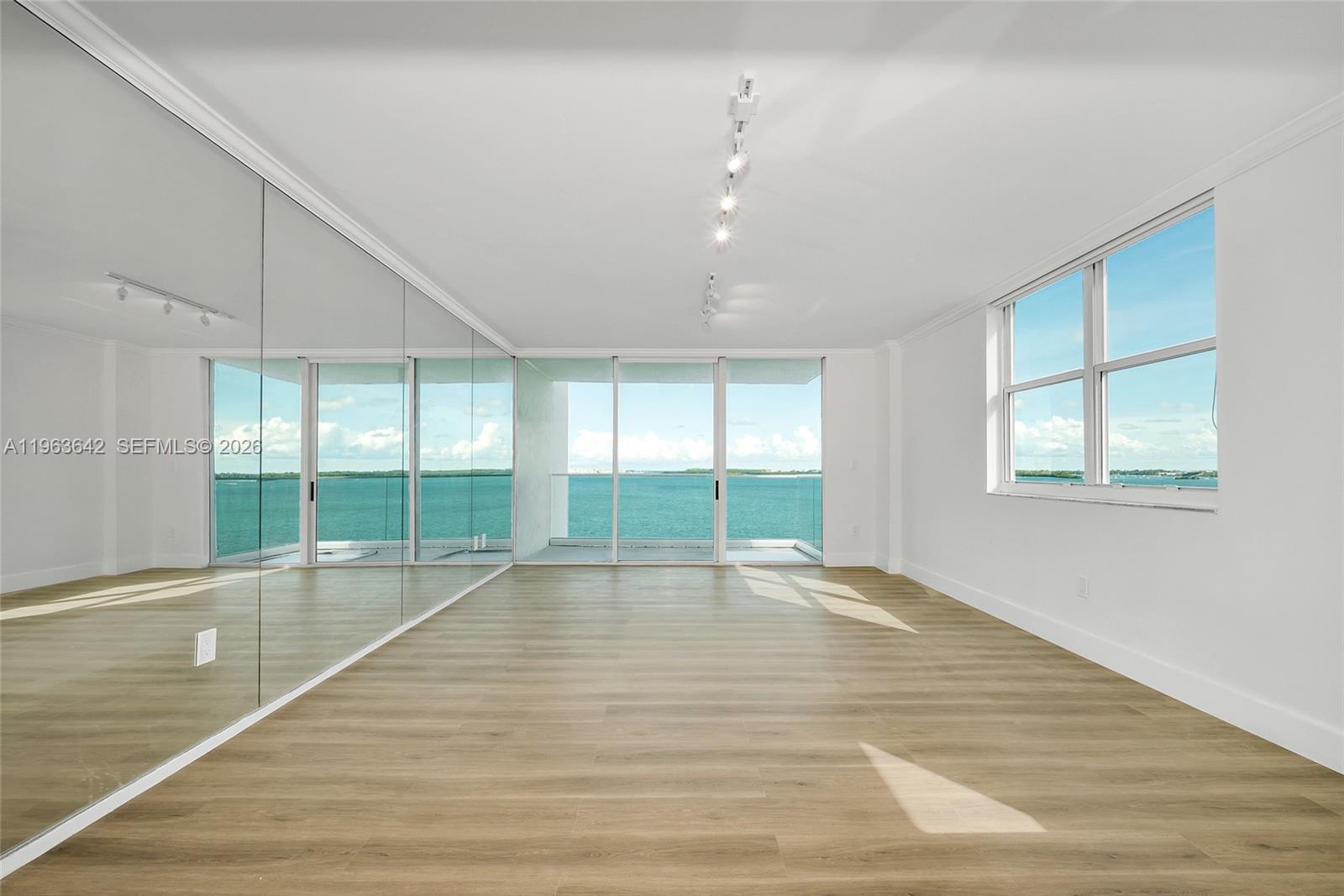 800 CLAUGHTON ISLAND DR # 905